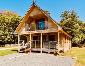 Artro Lodge Luxury 3 Bedroom, 3 Bathroom & Hot Tub